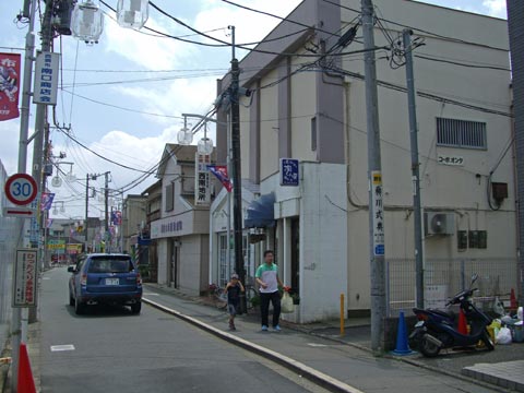 西調布駅前通り写真画像