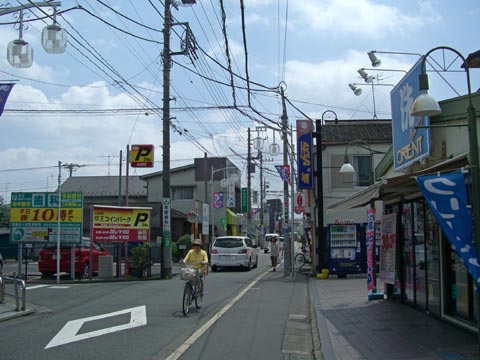 西調布駅前通り写真画像