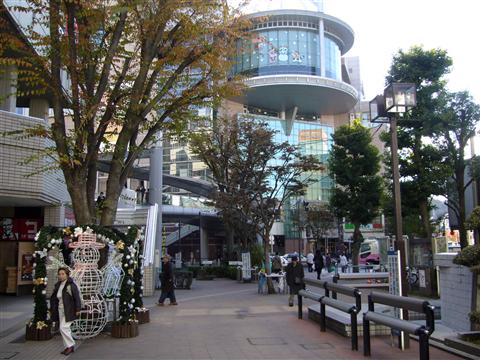 京王聖蹟桜ヶ丘駅西口写真画像