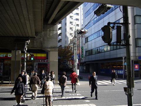 京王聖蹟桜ヶ丘駅東口写真画像