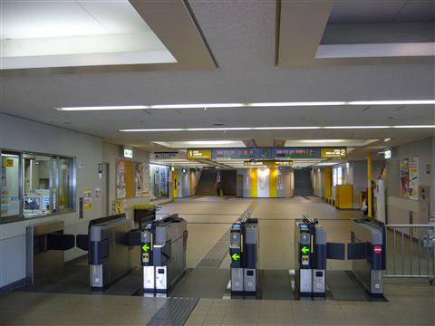多摩モノレール高幡不動駅写真画像