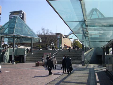 小田急・京王多摩センター駅南口前写真画像