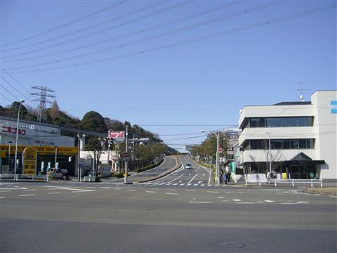 多摩センター駅入口交差点写真画像