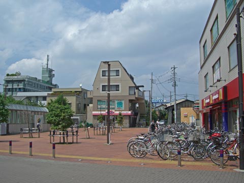 京王飛田給駅北口前写真画像
