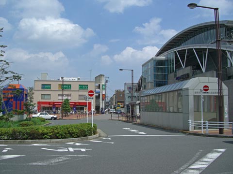 京王飛田給駅北口前写真画像