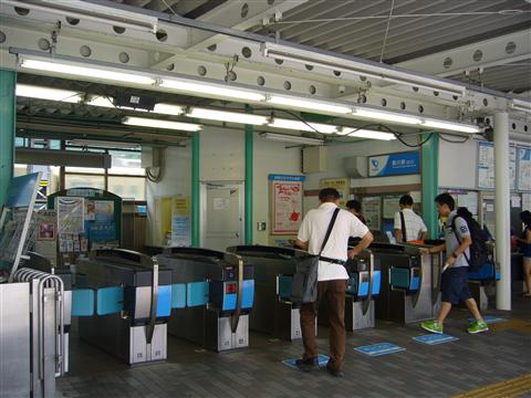 小田急鶴川駅改札口写真画像
