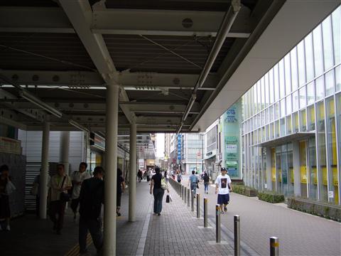小田急鶴川駅前写真画像
