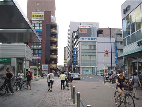 小田急鶴川駅前写真画像