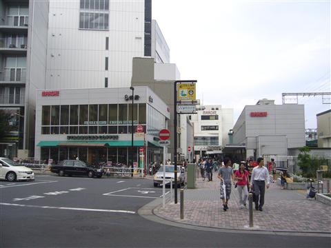 小田急鶴川駅前写真画像