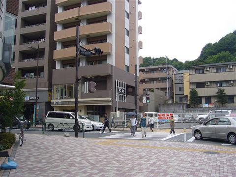 鶴川駅交差点写真画像