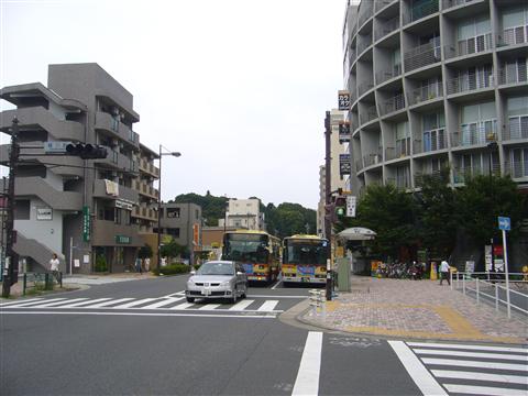 鶴川駅交差点写真画像