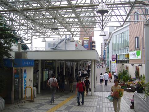 小田急鶴川駅前写真画像