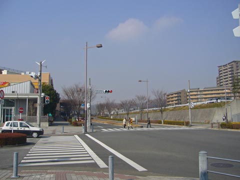 若葉台駅前交差点写真画像