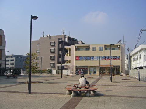 京王若葉台駅南口前写真画像