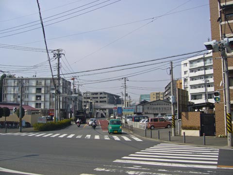 若葉台駅南交差点写真画像