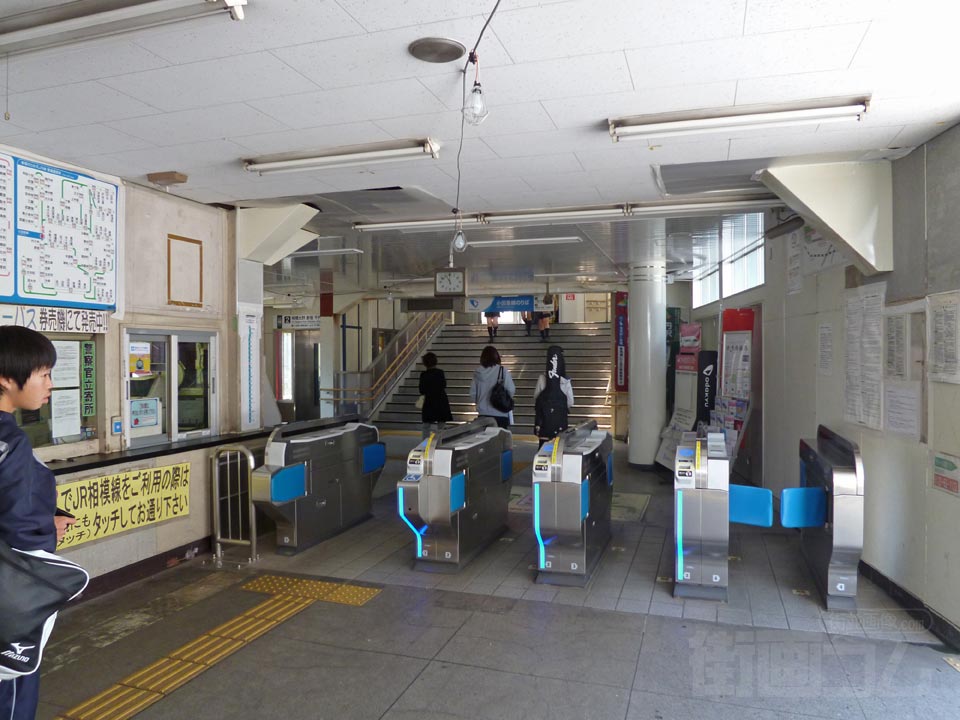 小田急厚木駅改札口写真画像