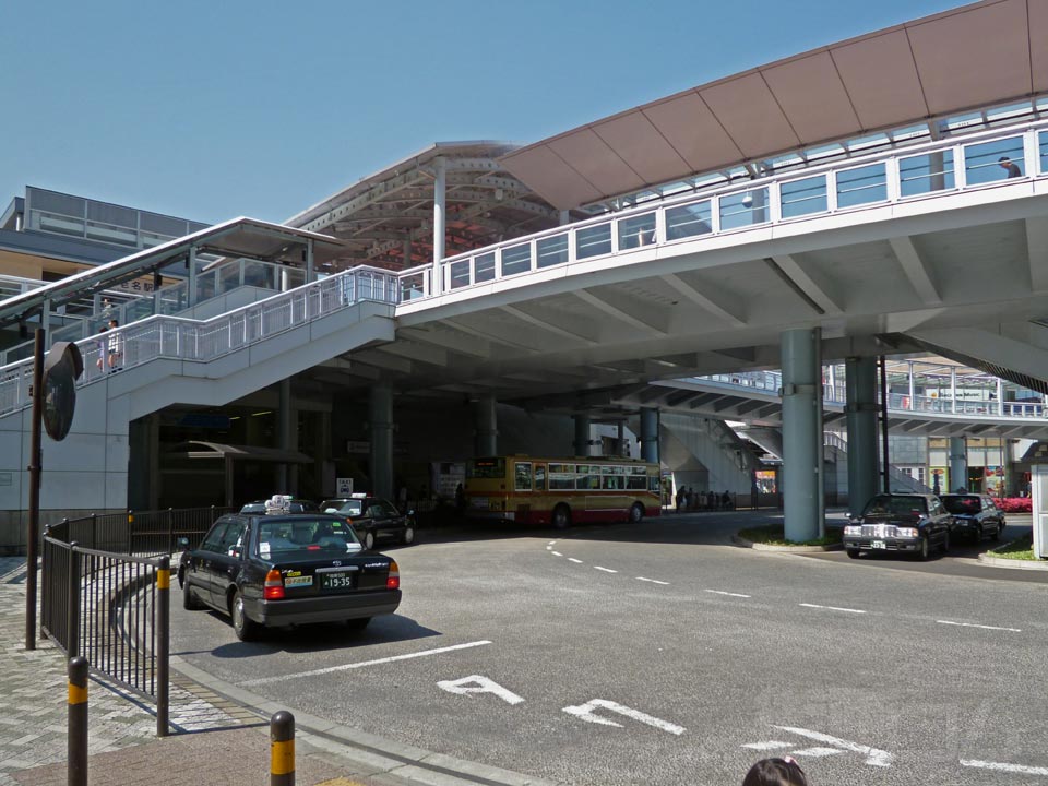 小田急・相鉄海老名駅東口前