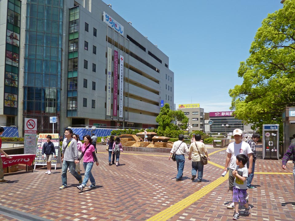 JR・小田急藤沢駅北口前
