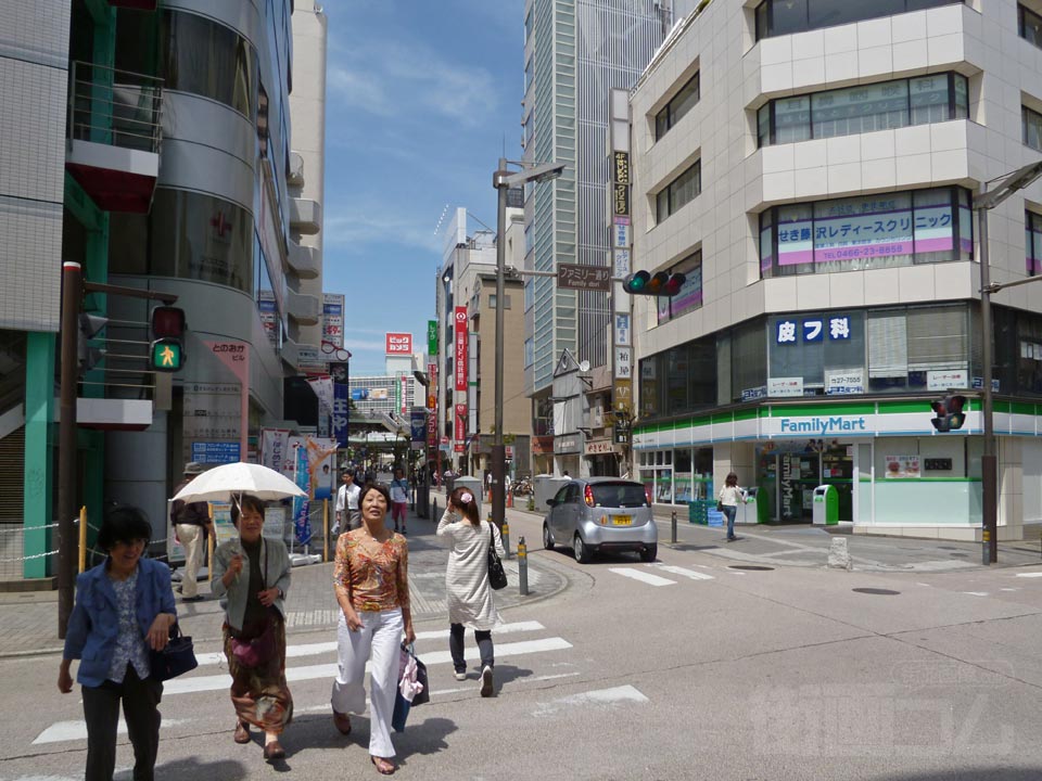 ファミリー通り交差点