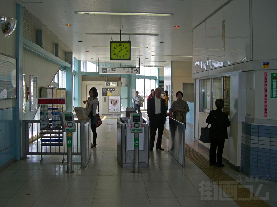JR原当麻駅改札口