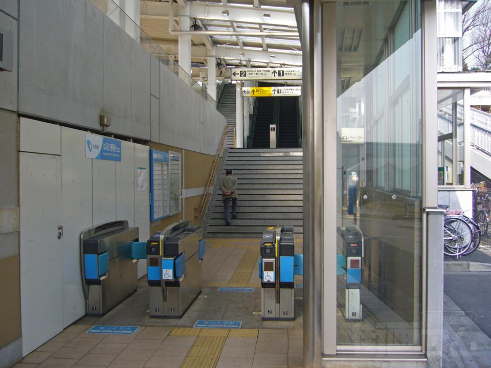 小田急はるひ野駅北改札口写真画像
