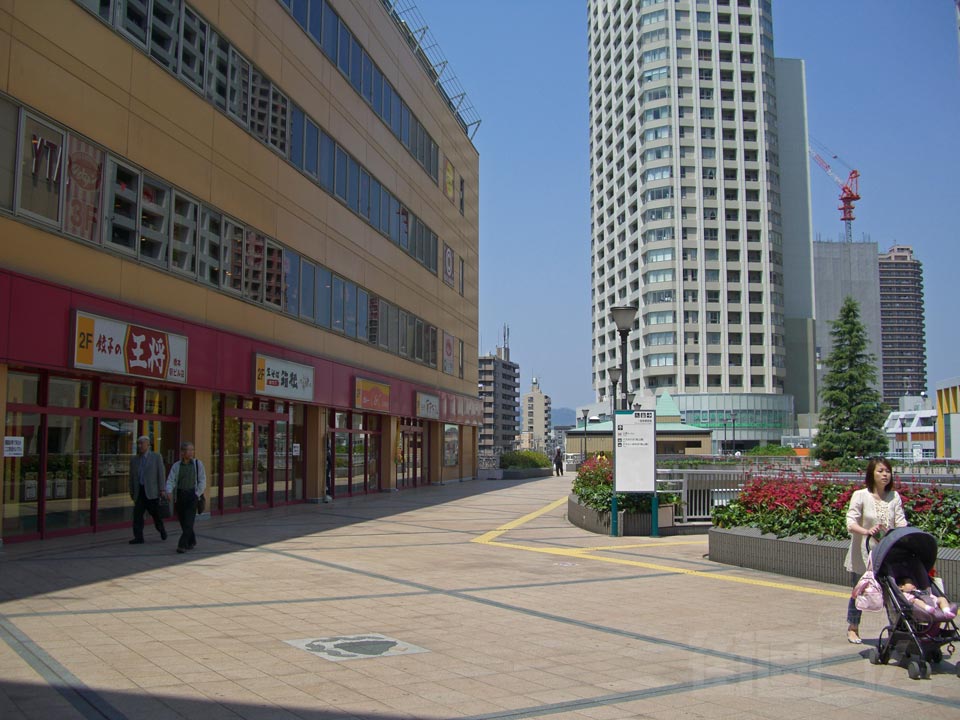 JR・京王橋本駅北口前