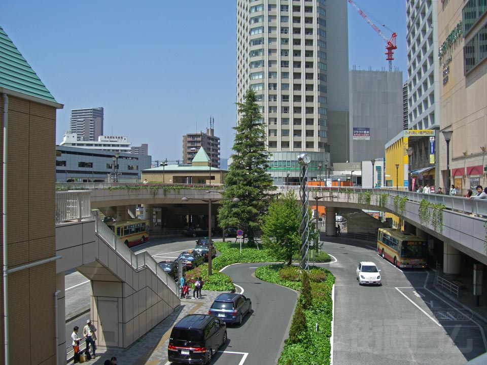JR・京王橋本駅北口前