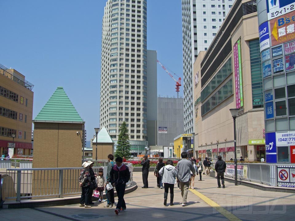 JR・京王橋本駅北口前