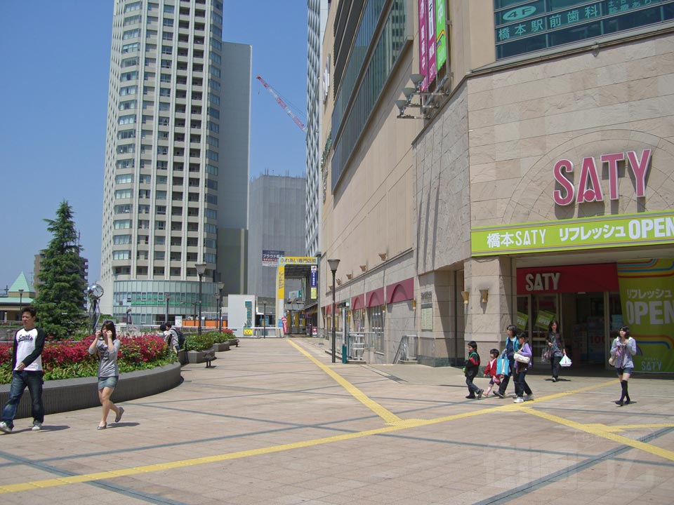 JR・京王橋本駅北口前