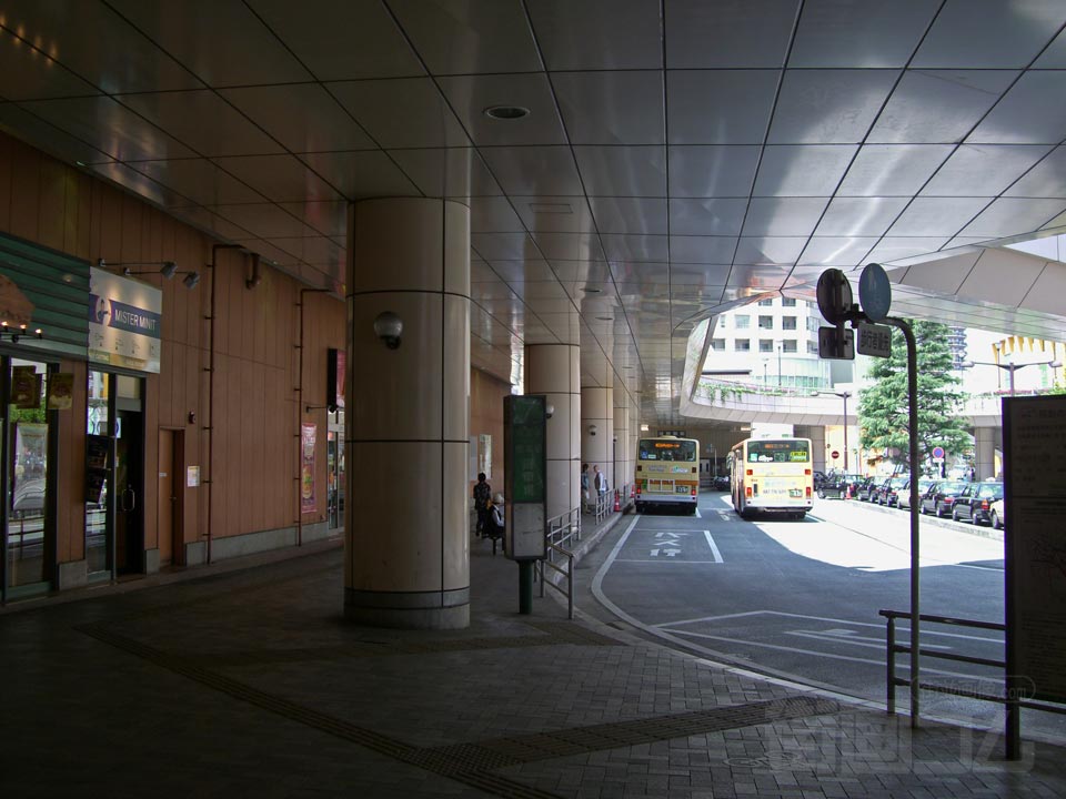 JR・京王橋本駅北口前