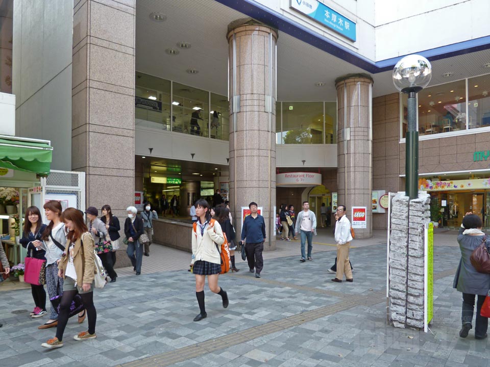 小田急本厚木駅北口前