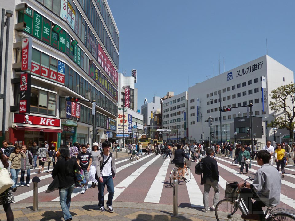 本厚木駅前スクランブル交差点