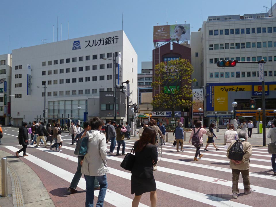 本厚木駅前スクランブル交差点