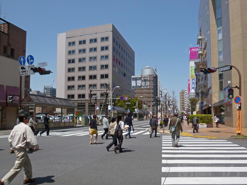 本厚木駅東口交差点