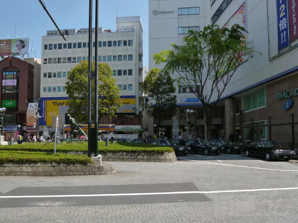 小田急本厚木駅北口前
