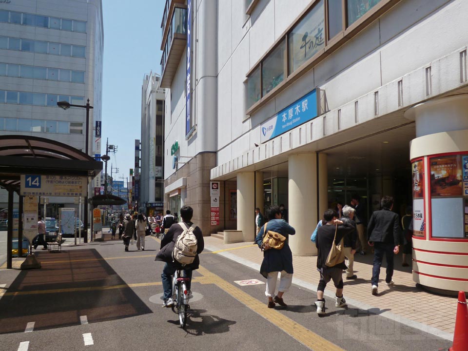 小田急本厚木駅南口前
