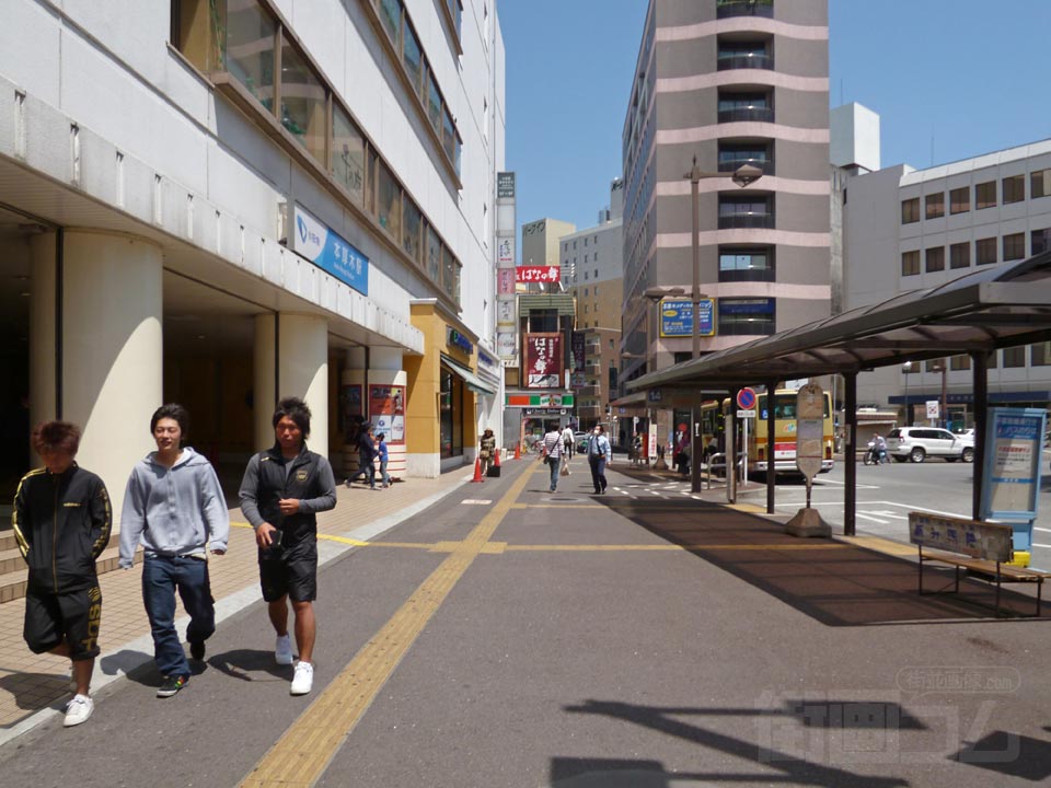 小田急本厚木駅南口前