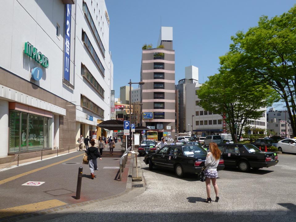 小田急本厚木駅南口前