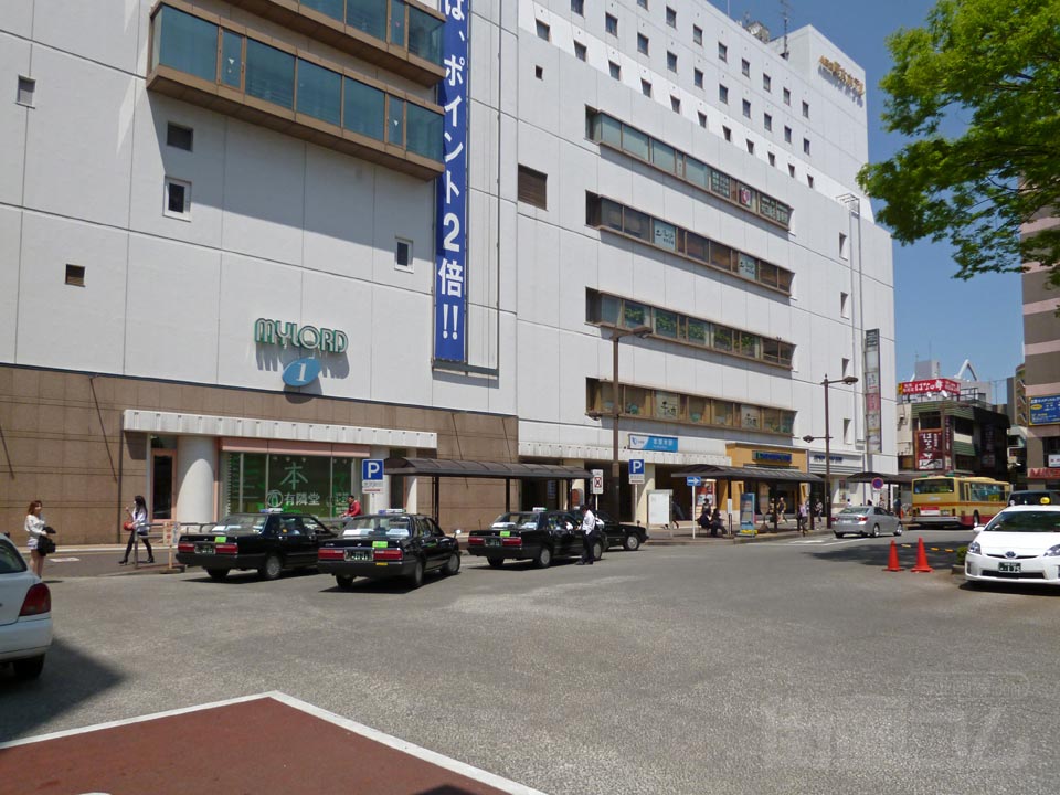 小田急本厚木駅南口前