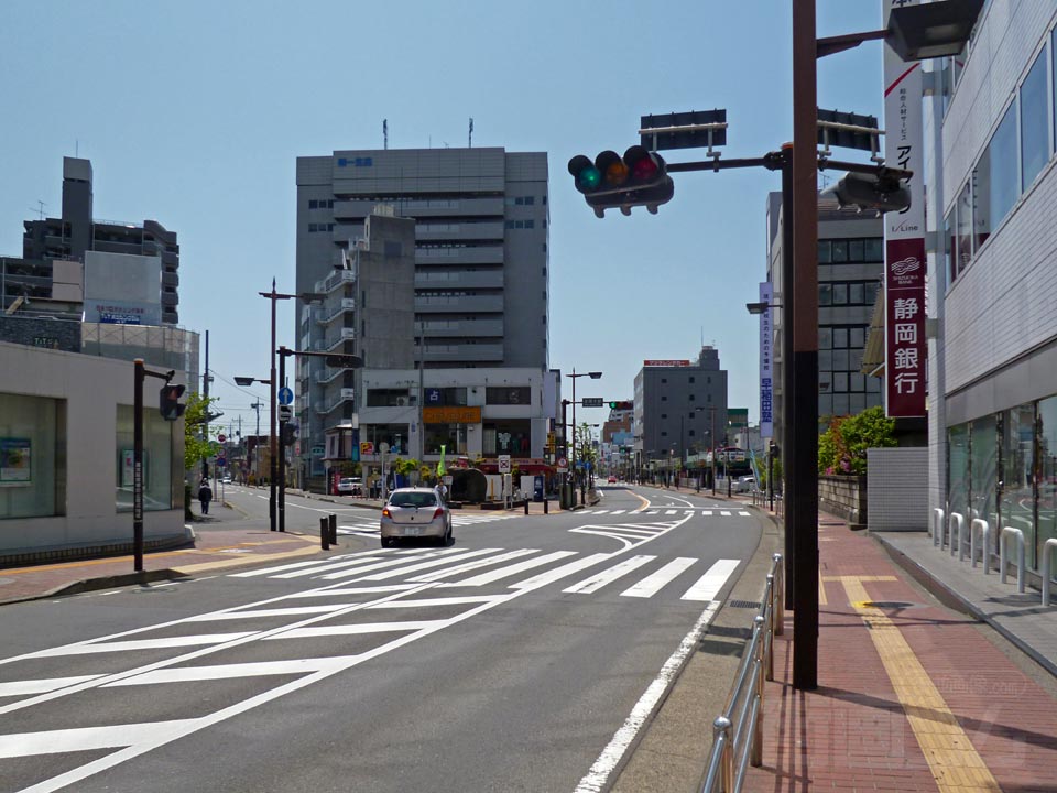 本厚木駅交差点