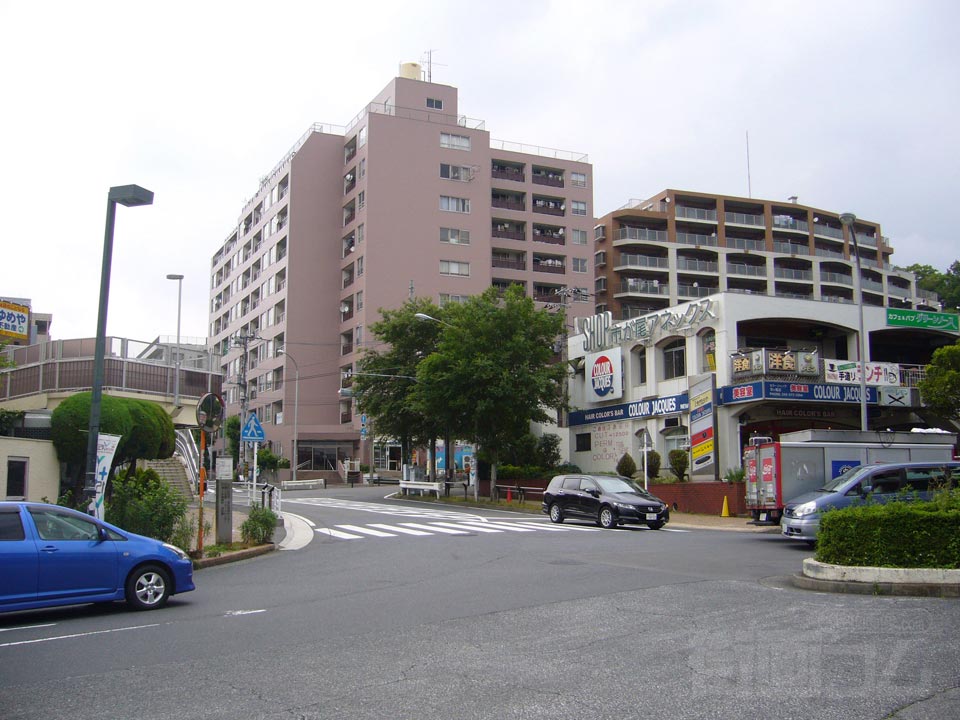 東急市が尾駅西口前