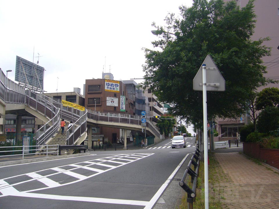 市ヶ尾駅前交差点