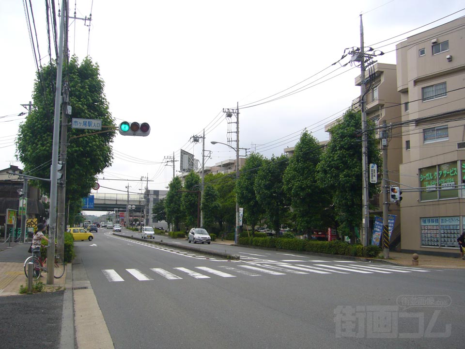 市ヶ尾駅入口交差点