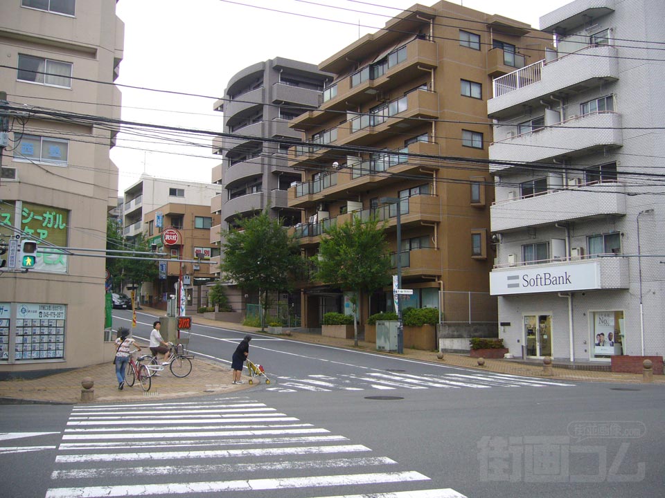 市ヶ尾駅入口交差点