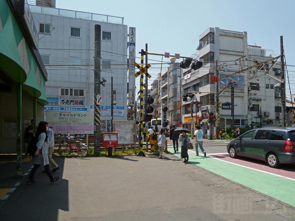 JR稲田堤駅前