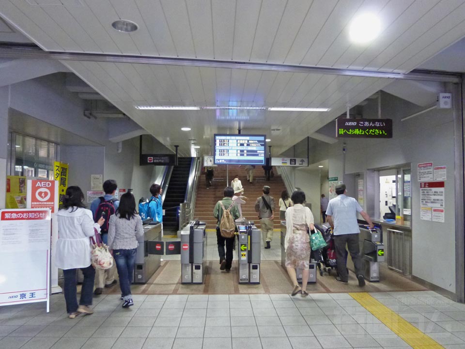 京王稲田堤駅改札口