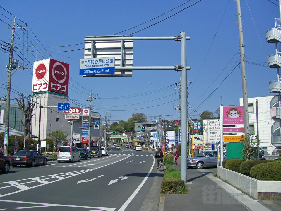 座間警察北側交差点写真画像