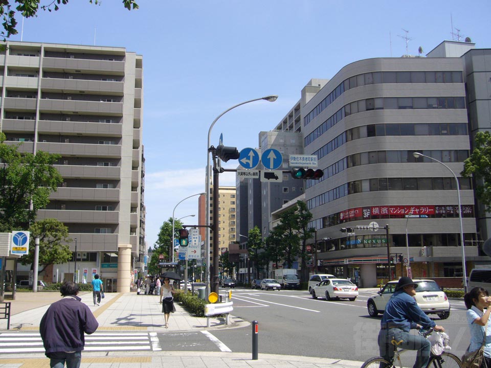 伊勢佐木長者町駅前交差点写真画像