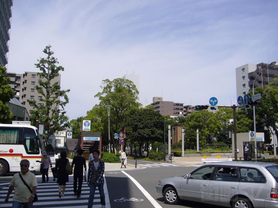 伊勢佐木長者町駅前交差点写真画像