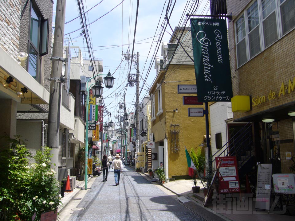 リセンヌ小路